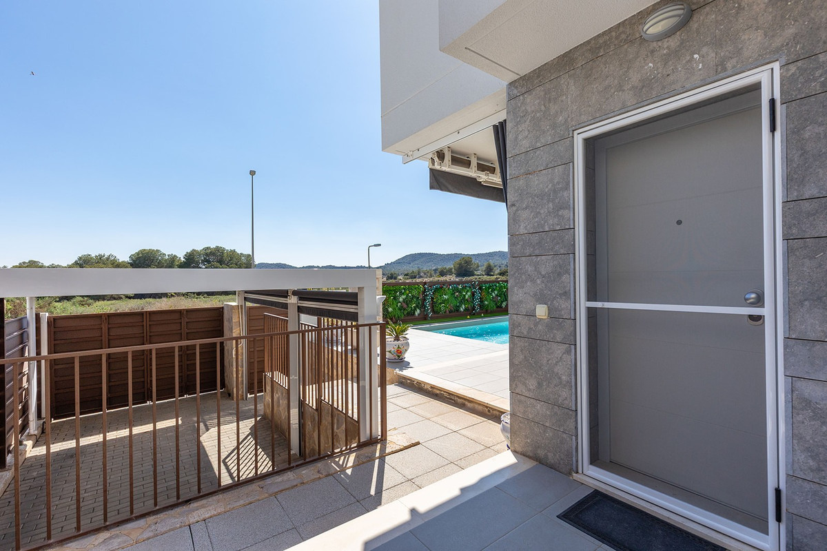 Se vende Villa - Chalet de 3 dormitorios en Costa Blanca, Alicante, España