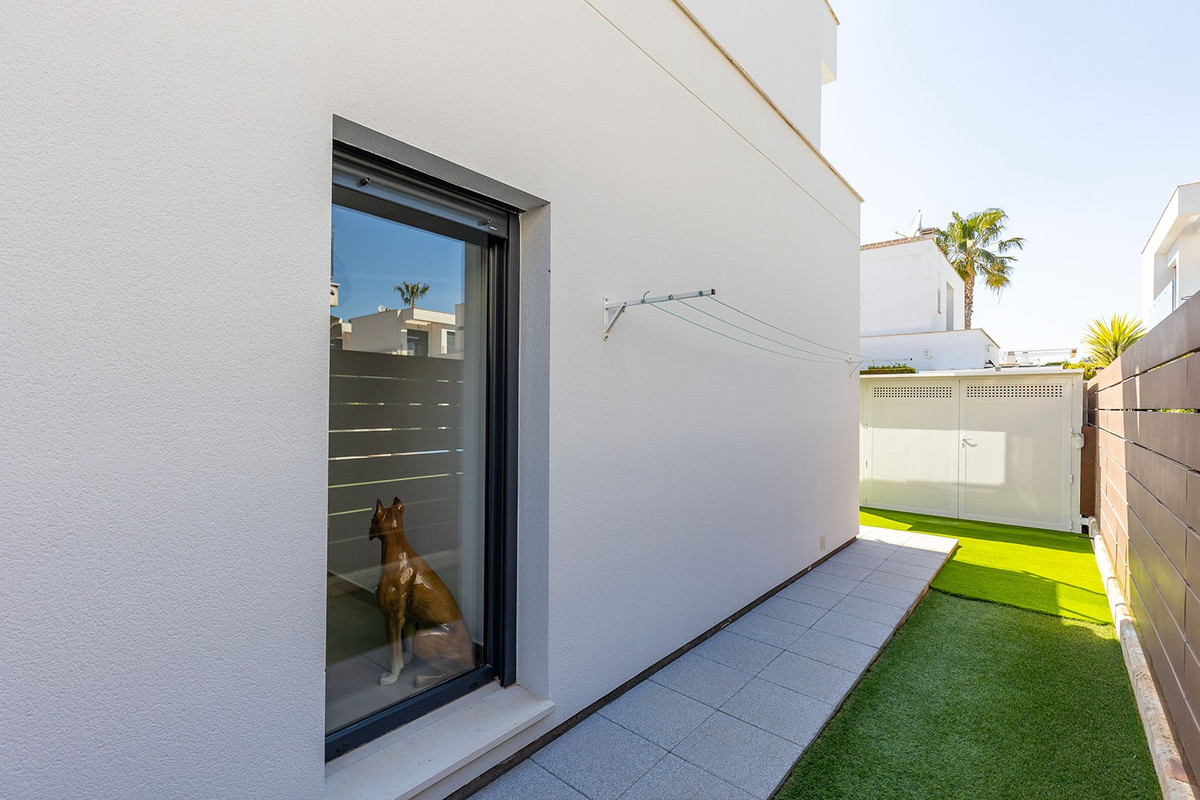 Se vende Villa - Chalet de 3 dormitorios en Costa Blanca, Alicante, España