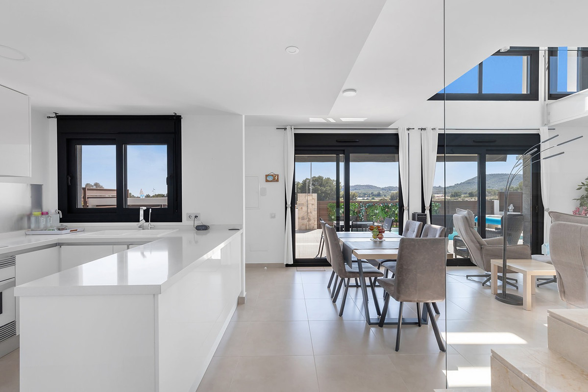 Se vende Villa - Chalet de 3 dormitorios en Costa Blanca, Alicante, España