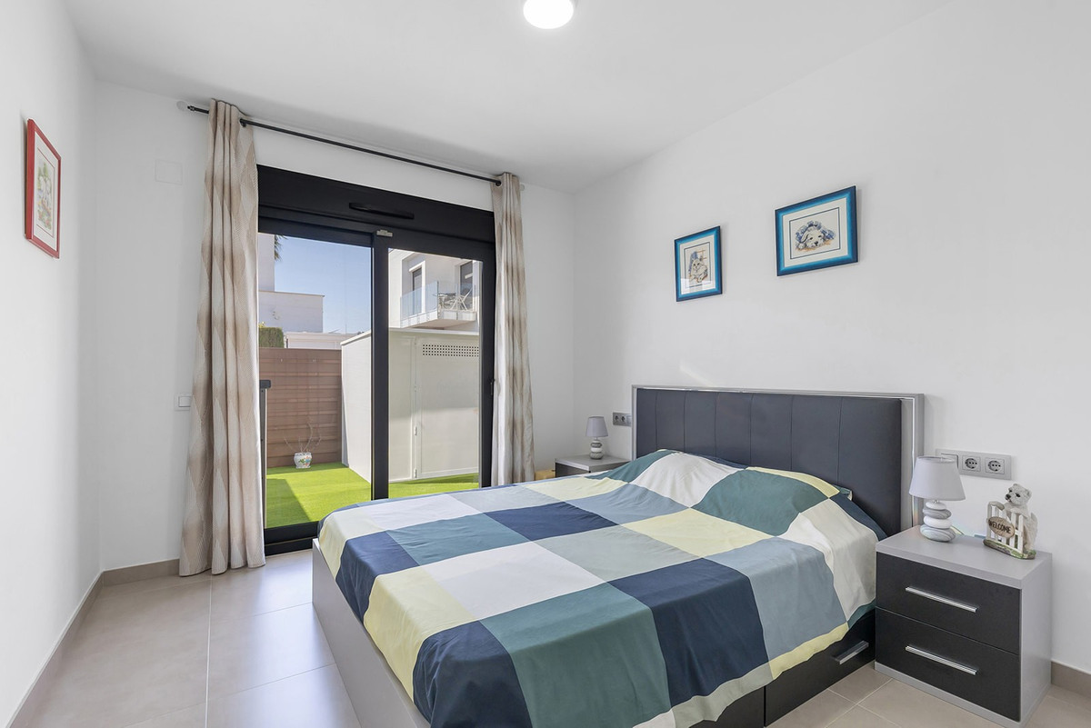 Se vende Villa - Chalet de 3 dormitorios en Costa Blanca, Alicante, España