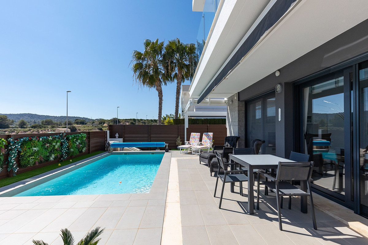 Se vende Villa - Chalet de 3 dormitorios en Costa Blanca, Alicante, España