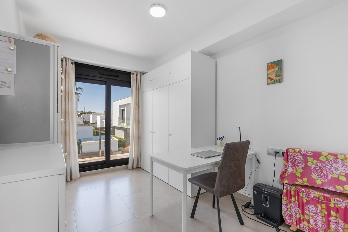 Se vende Villa - Chalet de 3 dormitorios en Costa Blanca, Alicante, España