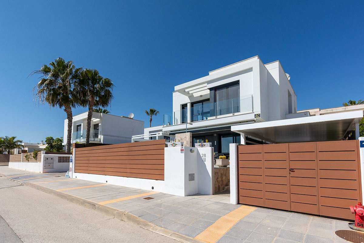 Se vende Villa - Chalet de 3 dormitorios en Costa Blanca, Alicante, España