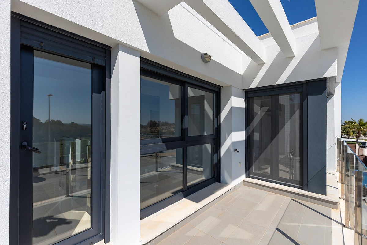 Se vende Villa - Chalet de 3 dormitorios en Costa Blanca, Alicante, España