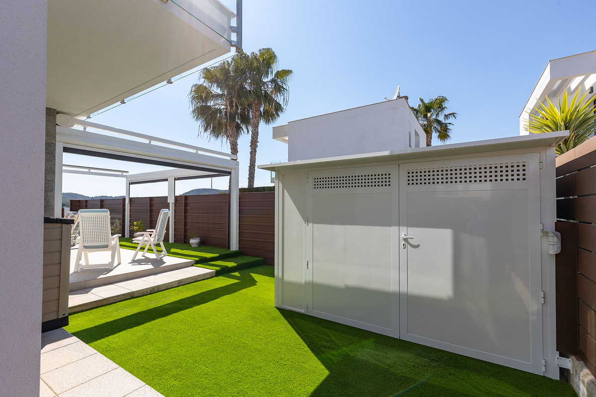 Se vende Villa - Chalet de 3 dormitorios en Costa Blanca, Alicante, España