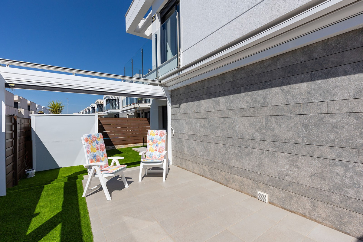 Se vende Villa - Chalet de 3 dormitorios en Costa Blanca, Alicante, España