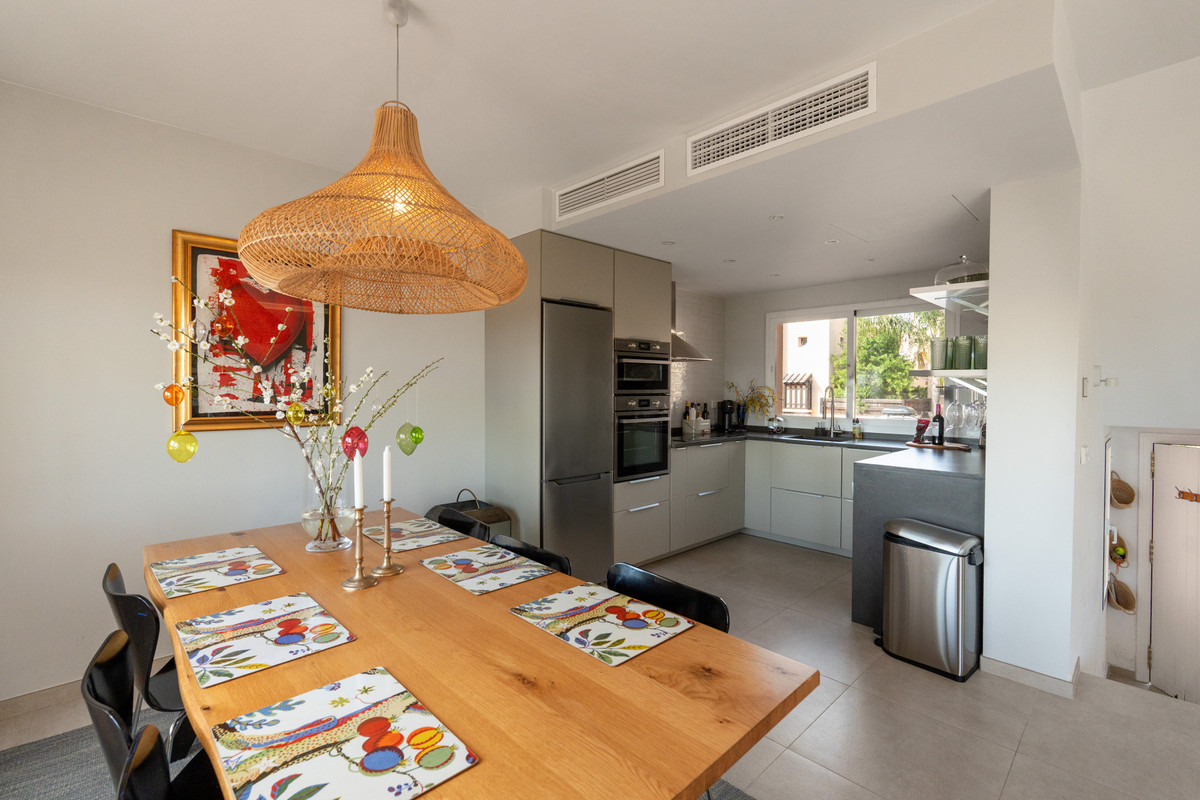 4 Bed Townhouse for sale in Nueva Andalucía Costa Del Sol, Málaga, Spain