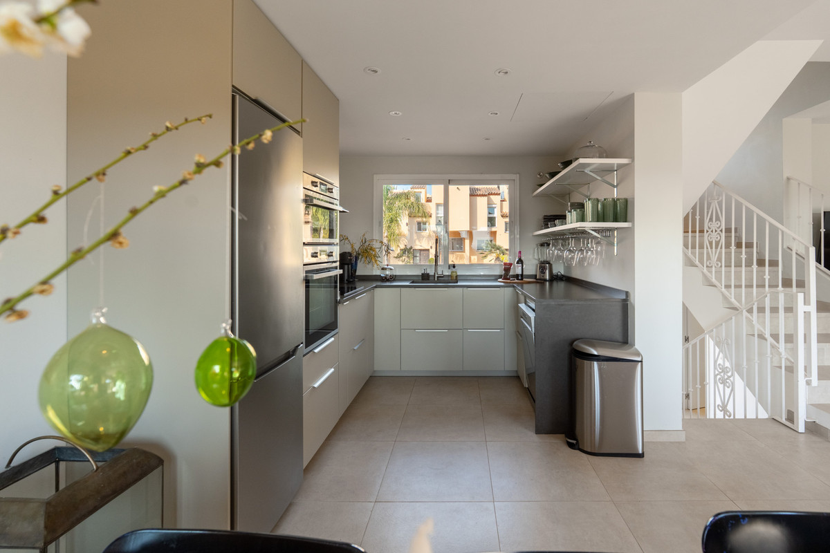 4 Bed Townhouse for sale in Nueva Andalucía Costa Del Sol, Málaga, Spain