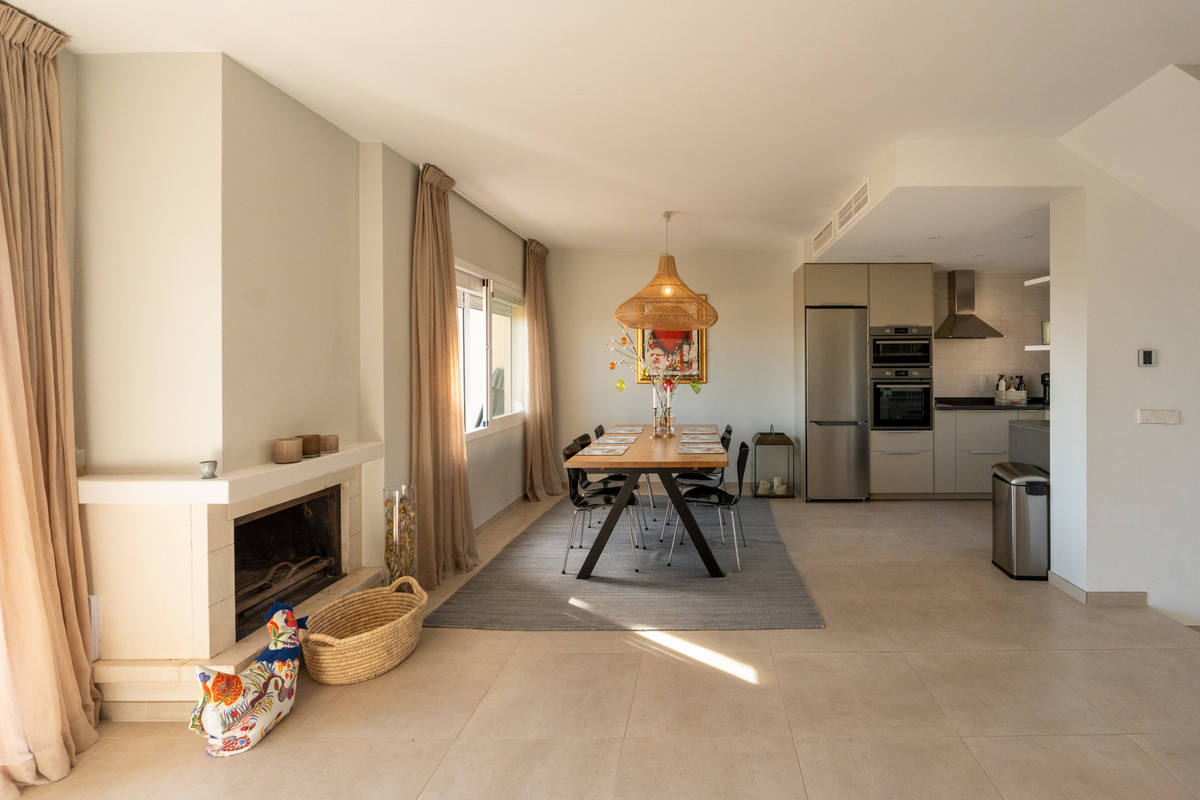 4 Bed Townhouse for sale in Nueva Andalucía Costa Del Sol, Málaga, Spain
