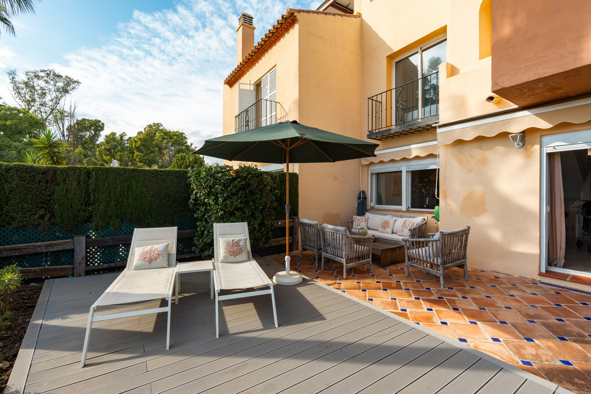 4 Bed Townhouse for sale in Nueva Andalucía Costa Del Sol, Málaga, Spain