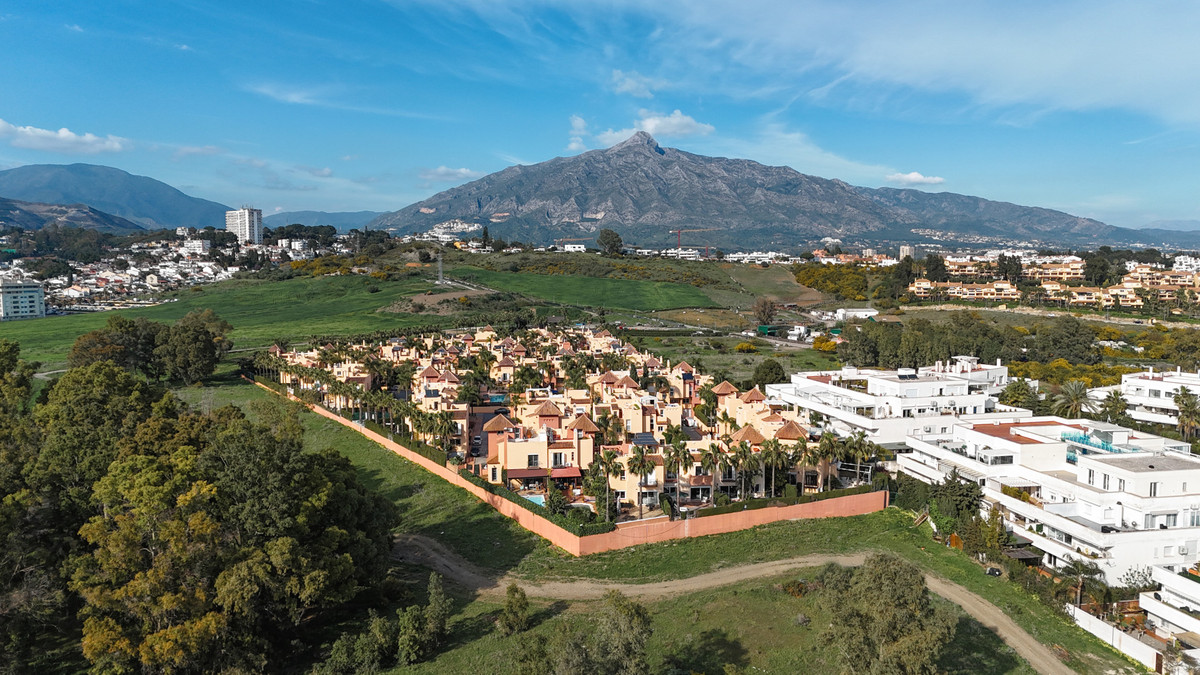 4 Bed Townhouse for sale in Nueva Andalucía Costa Del Sol, Málaga, Spain