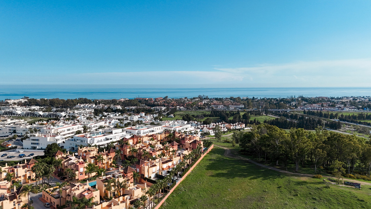4 Bed Townhouse for sale in Nueva Andalucía Costa Del Sol, Málaga, Spain
