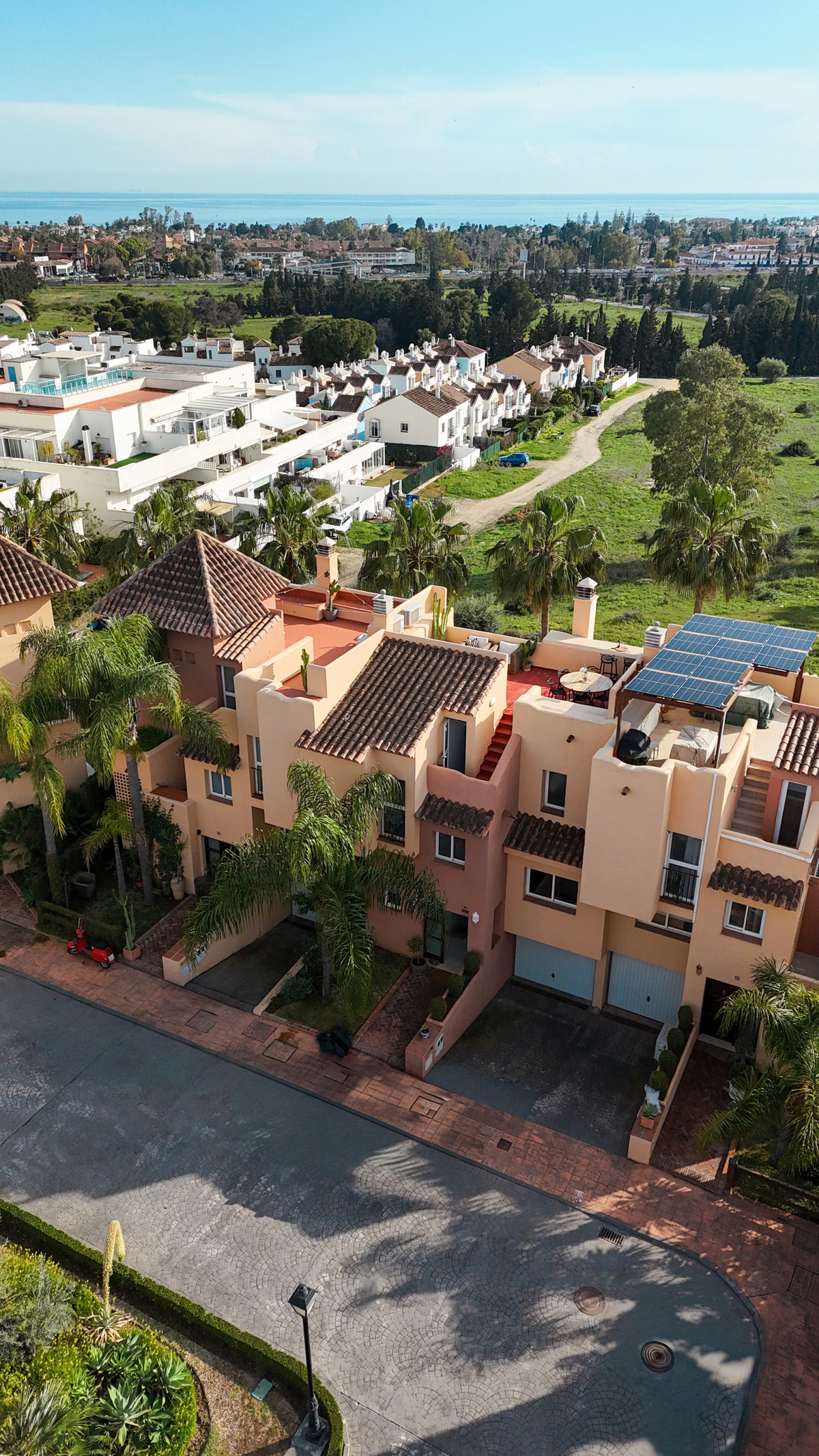 4 Bed Townhouse for sale in Nueva Andalucía Costa Del Sol, Málaga, Spain