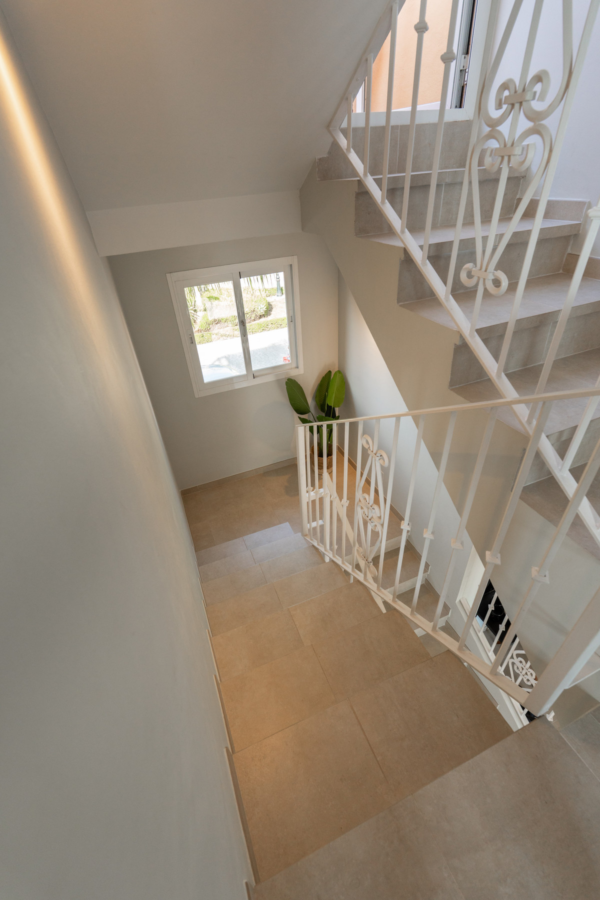 4 Bed Townhouse for sale in Nueva Andalucía Costa Del Sol, Málaga, Spain