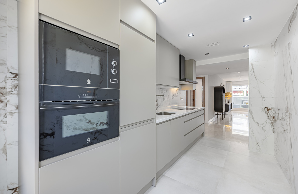 2 Bed Apartment for sale in The Golden Mile Costa Del Sol, Málaga, Spain