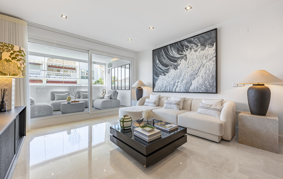 2 Bed Apartment for sale in The Golden Mile Costa Del Sol, Málaga, Spain