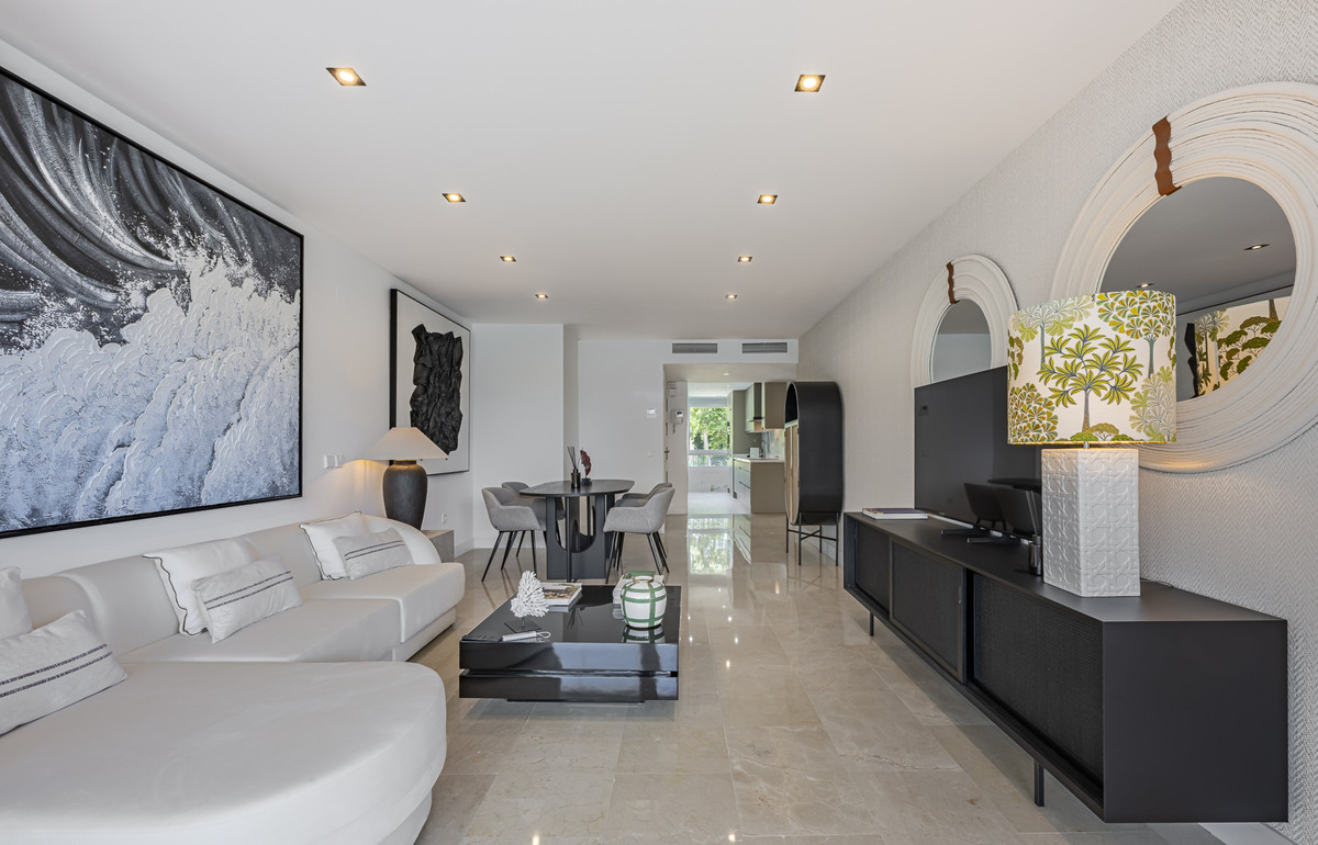 2 Bed Apartment for sale in The Golden Mile Costa Del Sol, Málaga, Spain