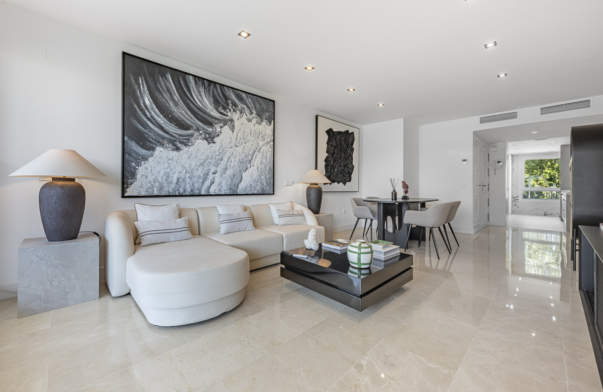 2 Bed Apartment for sale in The Golden Mile Costa Del Sol, Málaga, Spain