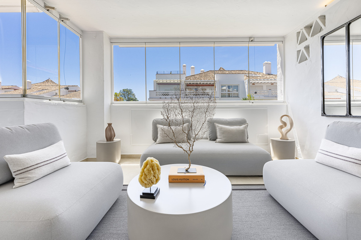 2 Bed Apartment for sale in The Golden Mile Costa Del Sol, Málaga, Spain
