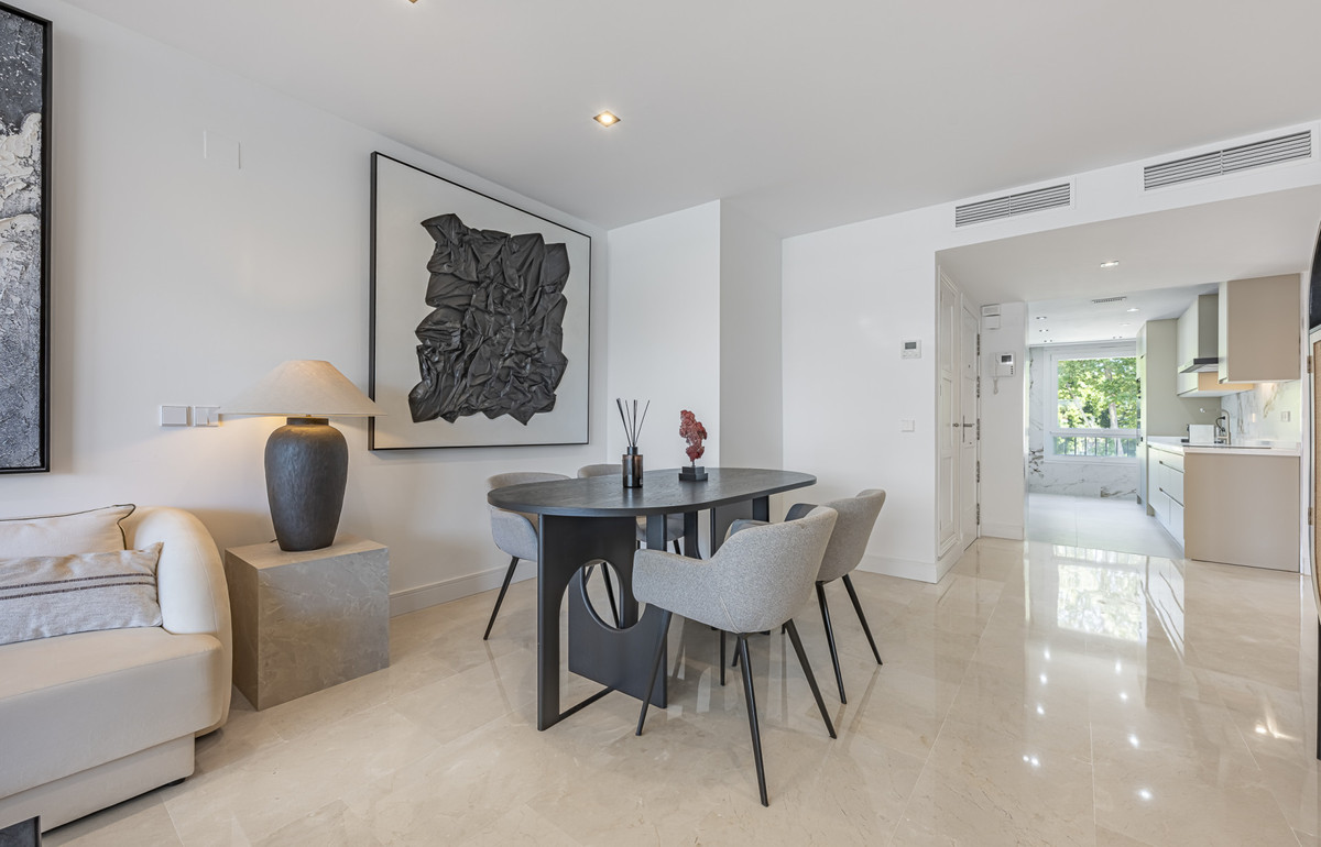 2 Bed Apartment for sale in The Golden Mile Costa Del Sol, Málaga, Spain