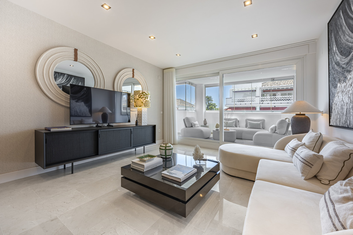 2 Bed Apartment for sale in The Golden Mile Costa Del Sol, Málaga, Spain