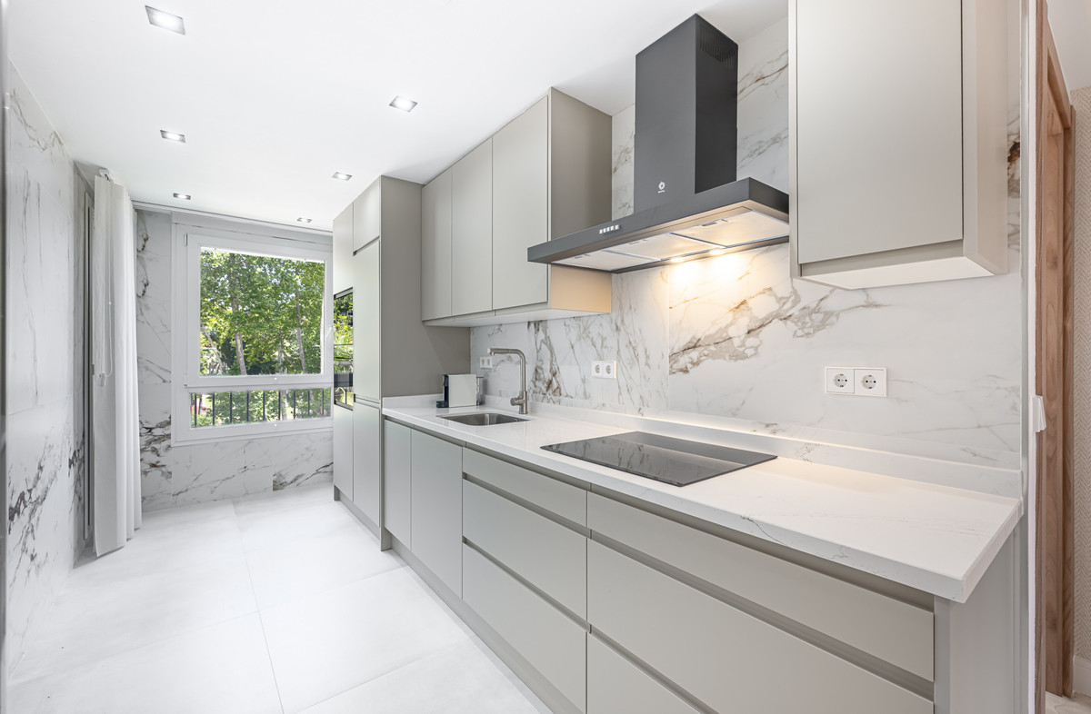 2 Bed Apartment for sale in The Golden Mile Costa Del Sol, Málaga, Spain