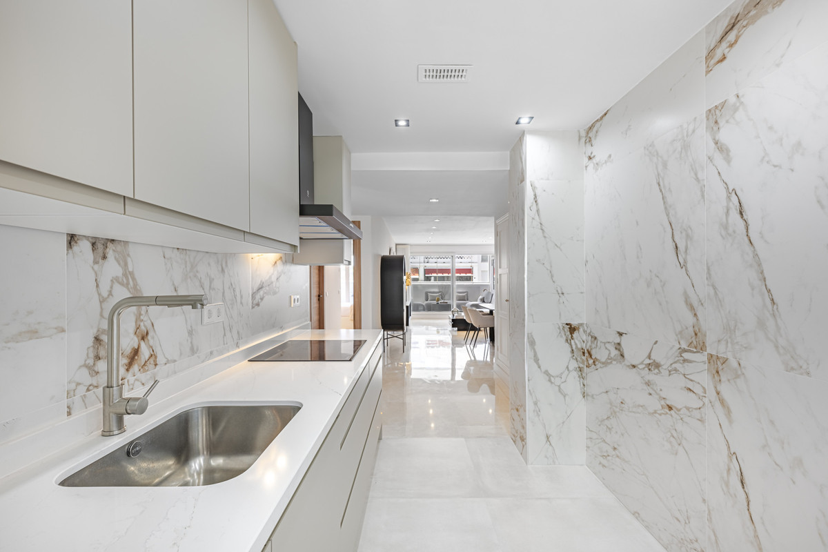 2 Bed Apartment for sale in The Golden Mile Costa Del Sol, Málaga, Spain
