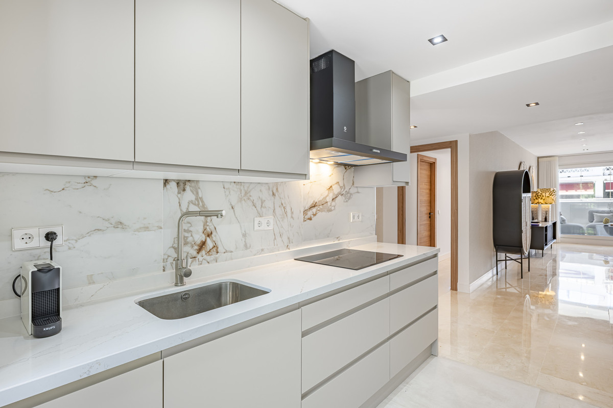 2 Bed Apartment for sale in The Golden Mile Costa Del Sol, Málaga, Spain