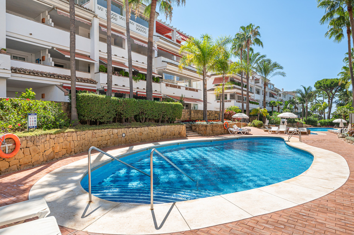 2 Bed Apartment for sale in The Golden Mile Costa Del Sol, Málaga, Spain