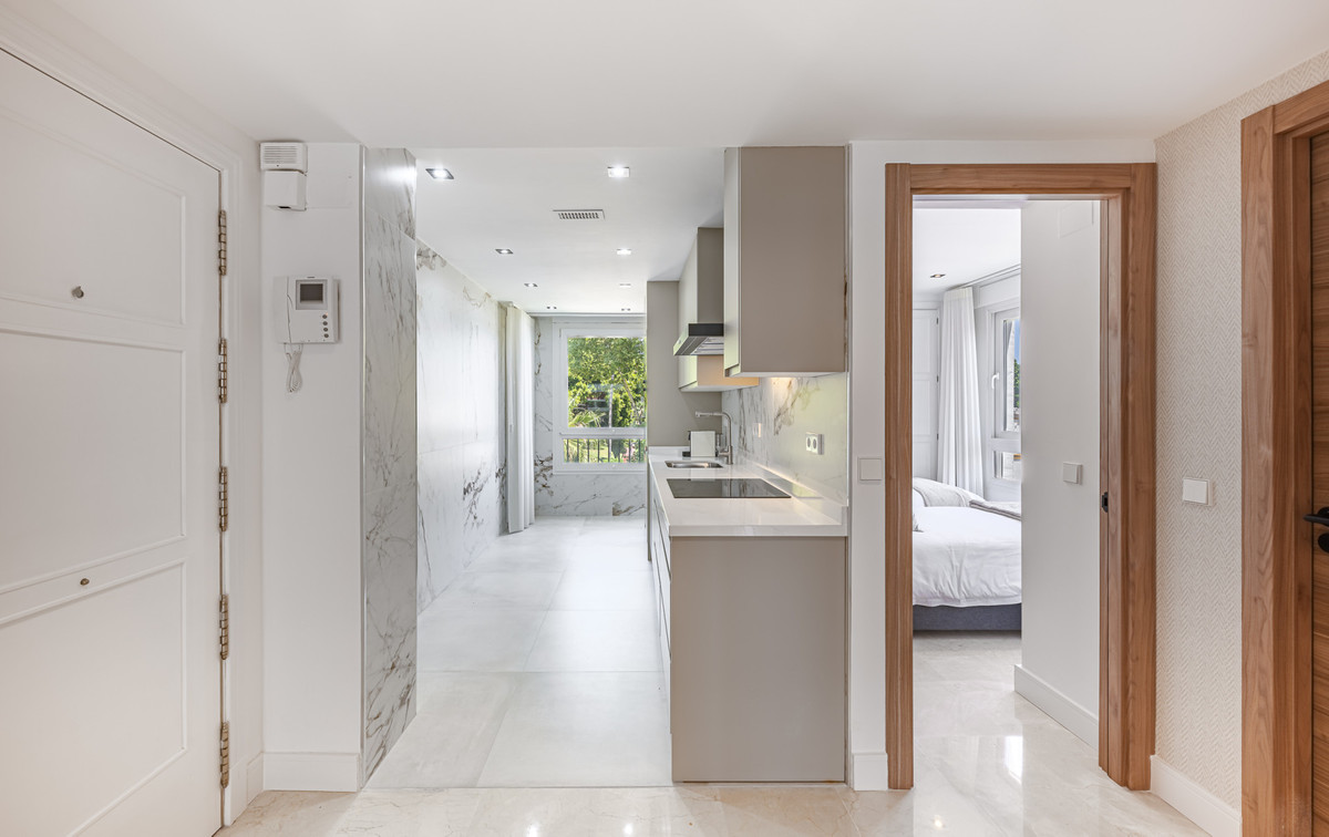 2 Bed Apartment for sale in The Golden Mile Costa Del Sol, Málaga, Spain