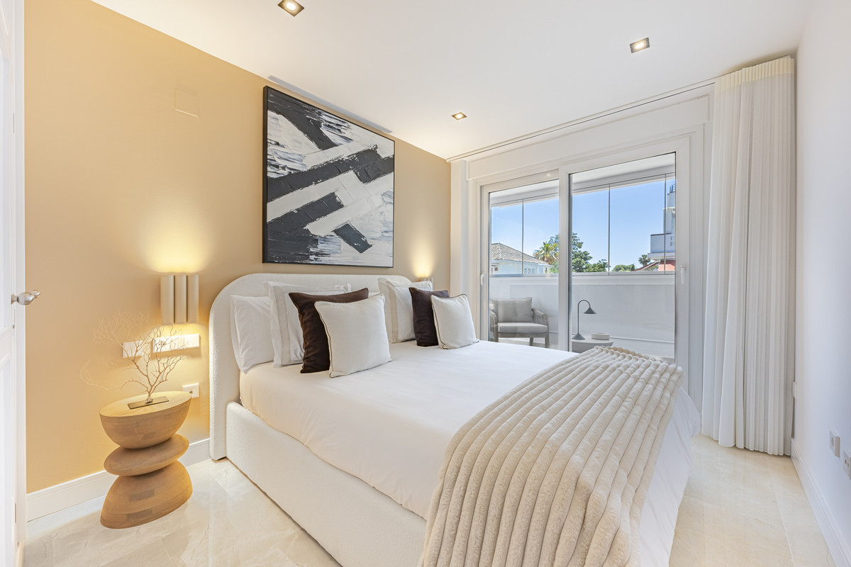 2 Bed Apartment for sale in The Golden Mile Costa Del Sol, Málaga, Spain