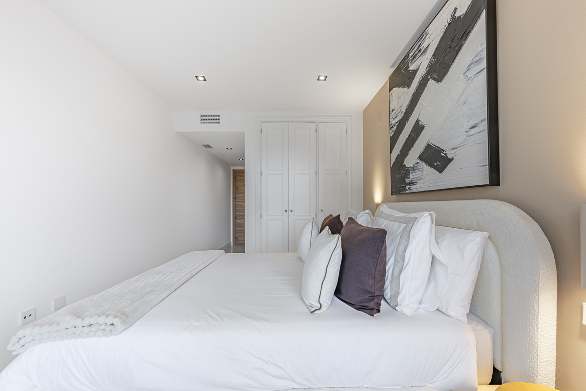 2 Bed Apartment for sale in The Golden Mile Costa Del Sol, Málaga, Spain