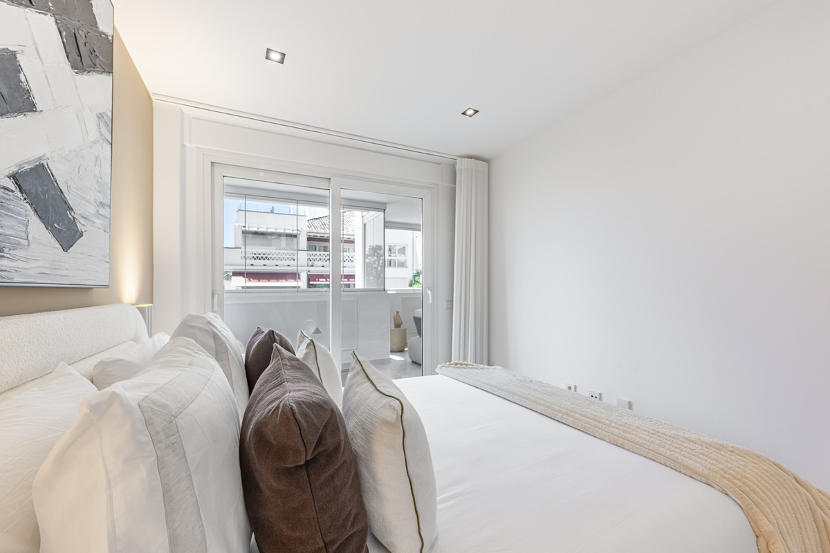 2 Bed Apartment for sale in The Golden Mile Costa Del Sol, Málaga, Spain