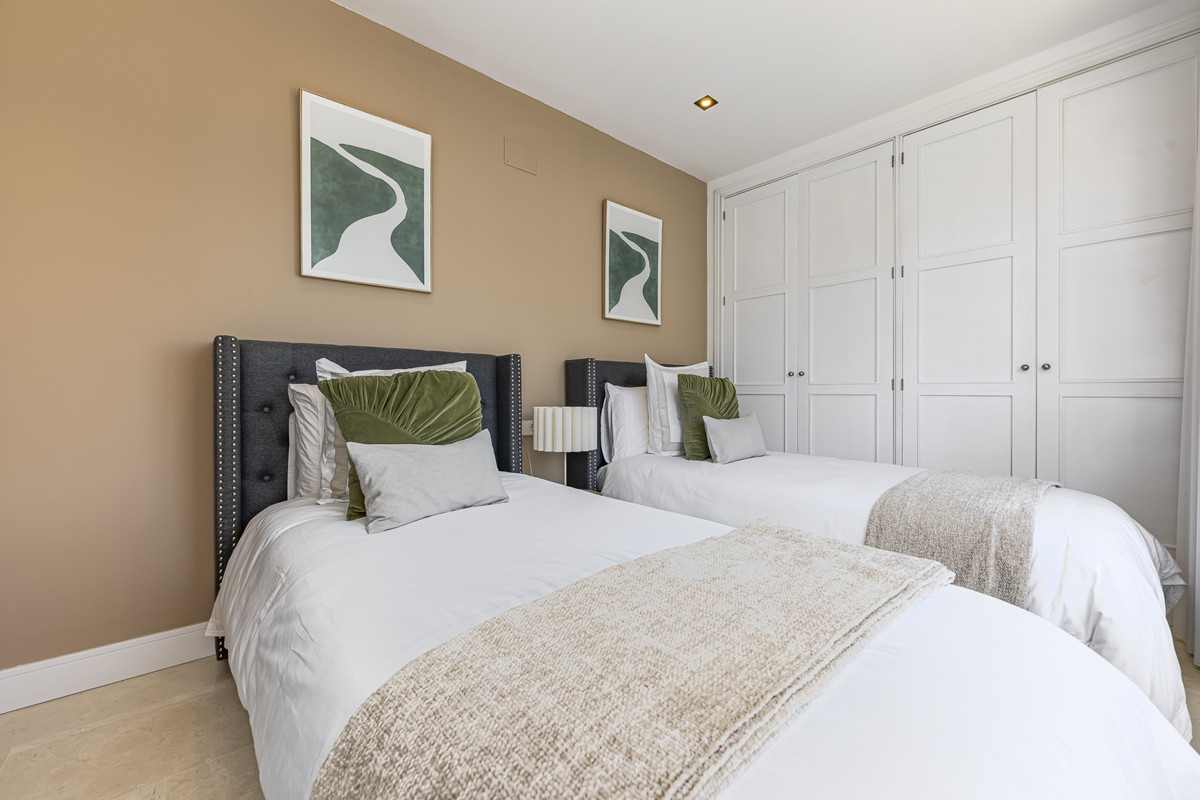 2 Bed Apartment for sale in The Golden Mile Costa Del Sol, Málaga, Spain