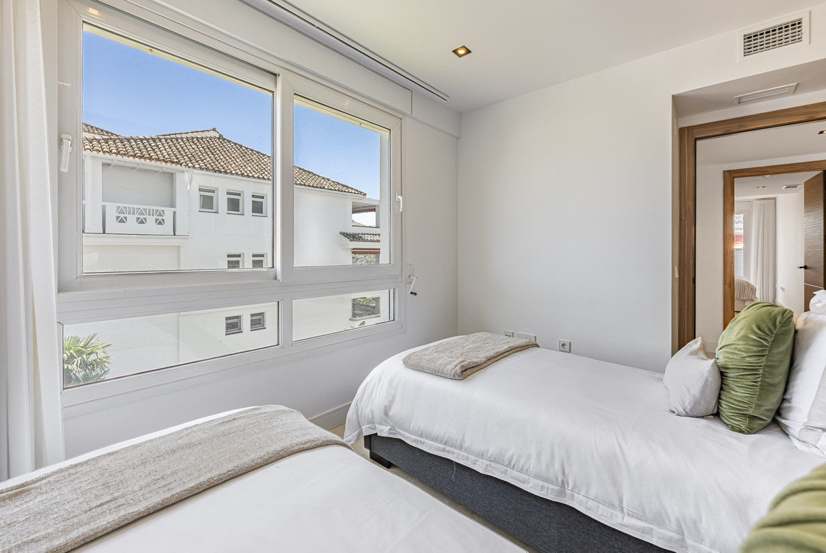 2 Bed Apartment for sale in The Golden Mile Costa Del Sol, Málaga, Spain