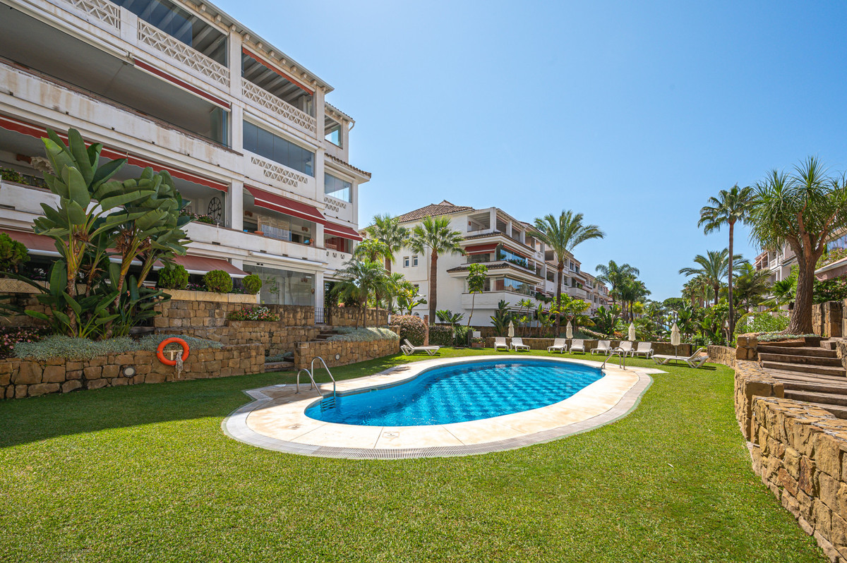 2 Bed Apartment for sale in The Golden Mile Costa Del Sol, Málaga, Spain