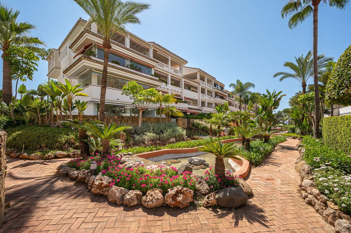 2 Bed Apartment for sale in The Golden Mile Costa Del Sol, Málaga, Spain