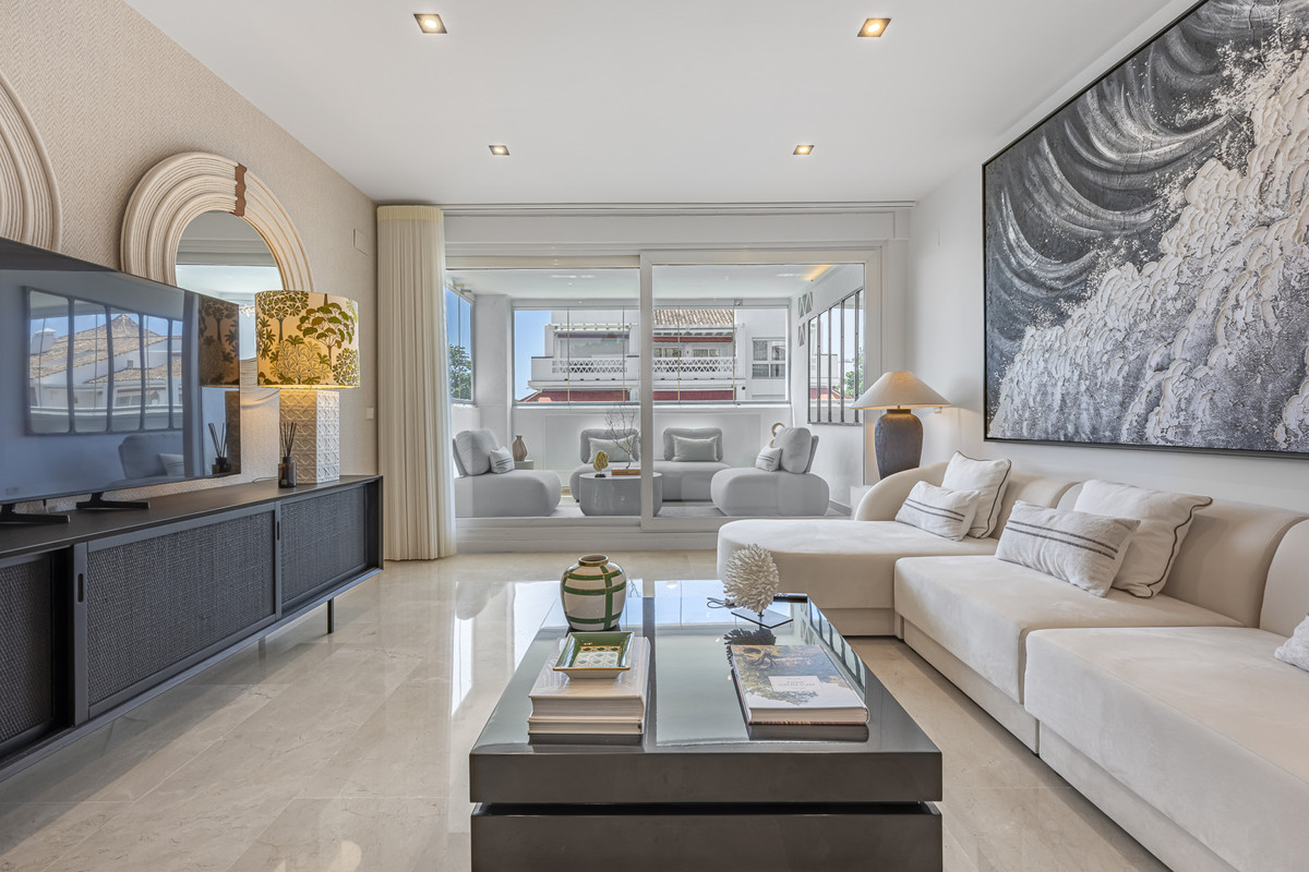 2 Bed Apartment for sale in The Golden Mile Costa Del Sol, Málaga, Spain