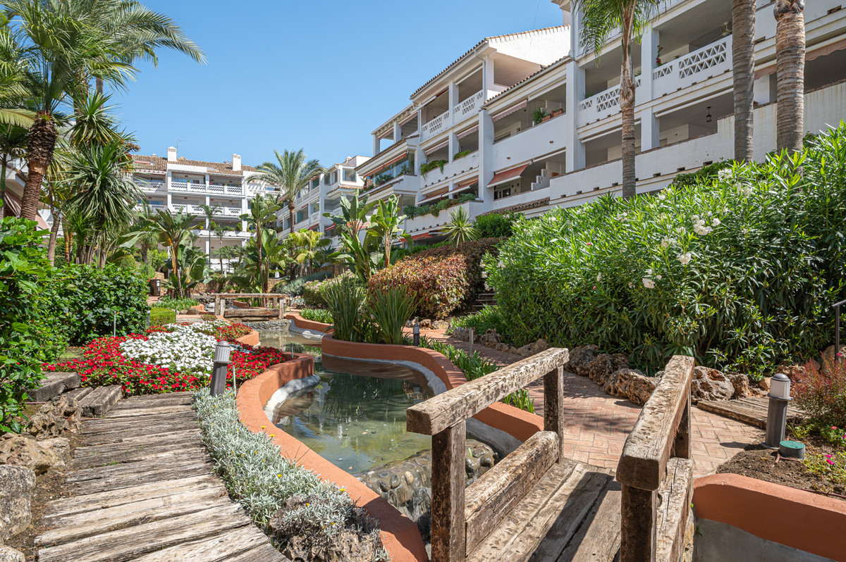 2 Bed Apartment for sale in The Golden Mile Costa Del Sol, Málaga, Spain