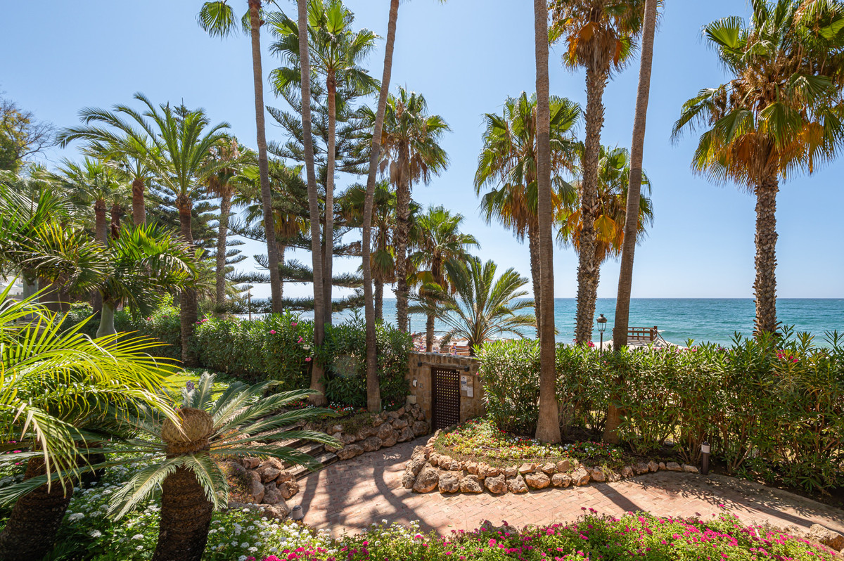 2 Bed Apartment for sale in The Golden Mile Costa Del Sol, Málaga, Spain