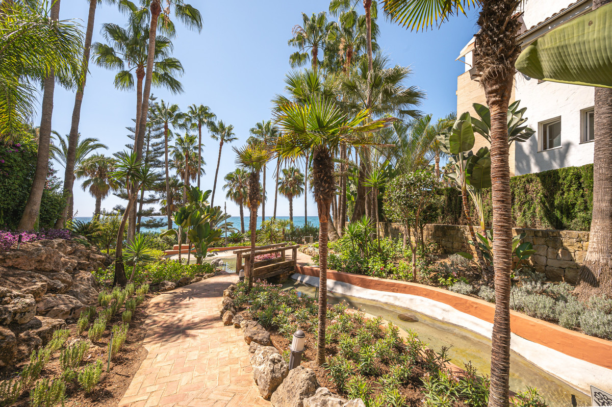 2 Bed Apartment for sale in The Golden Mile Costa Del Sol, Málaga, Spain