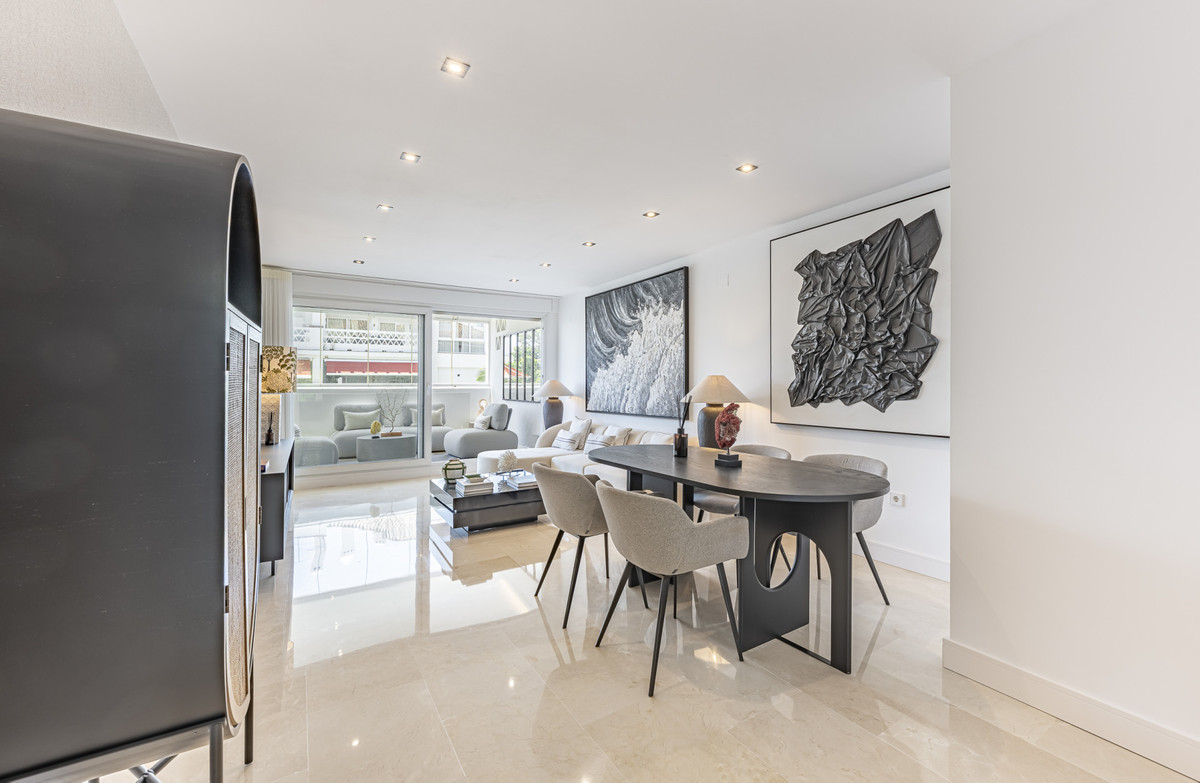 2 Bed Apartment for sale in The Golden Mile Costa Del Sol, Málaga, Spain