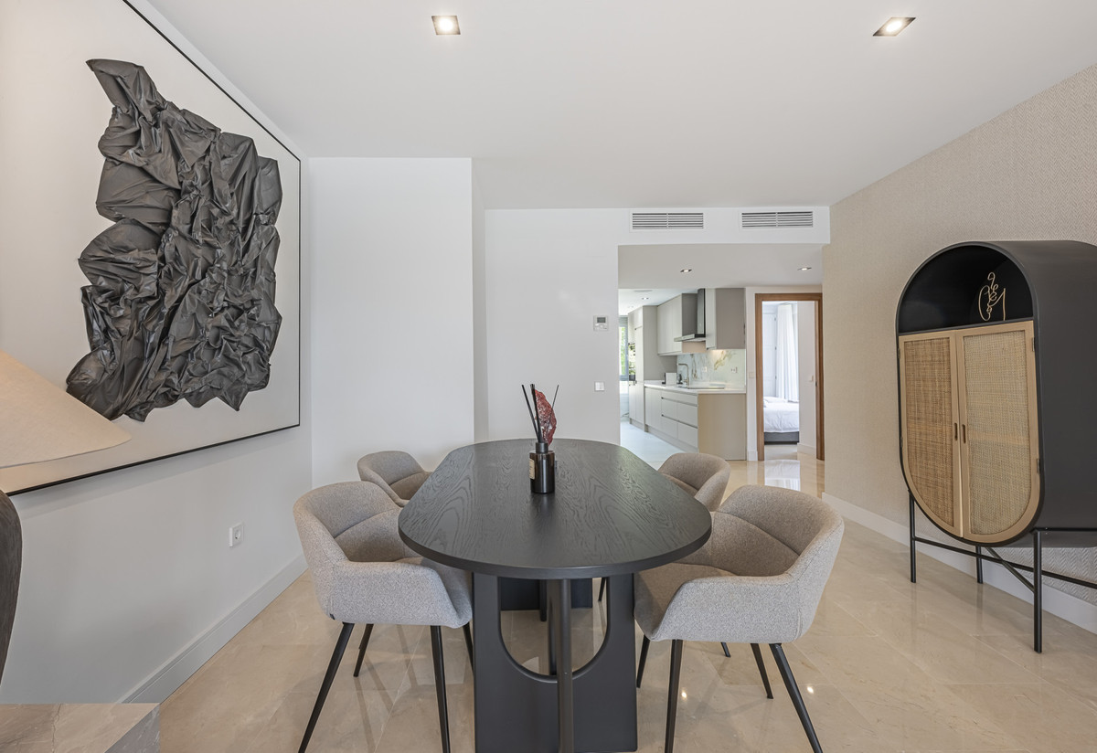 2 Bed Apartment for sale in The Golden Mile Costa Del Sol, Málaga, Spain