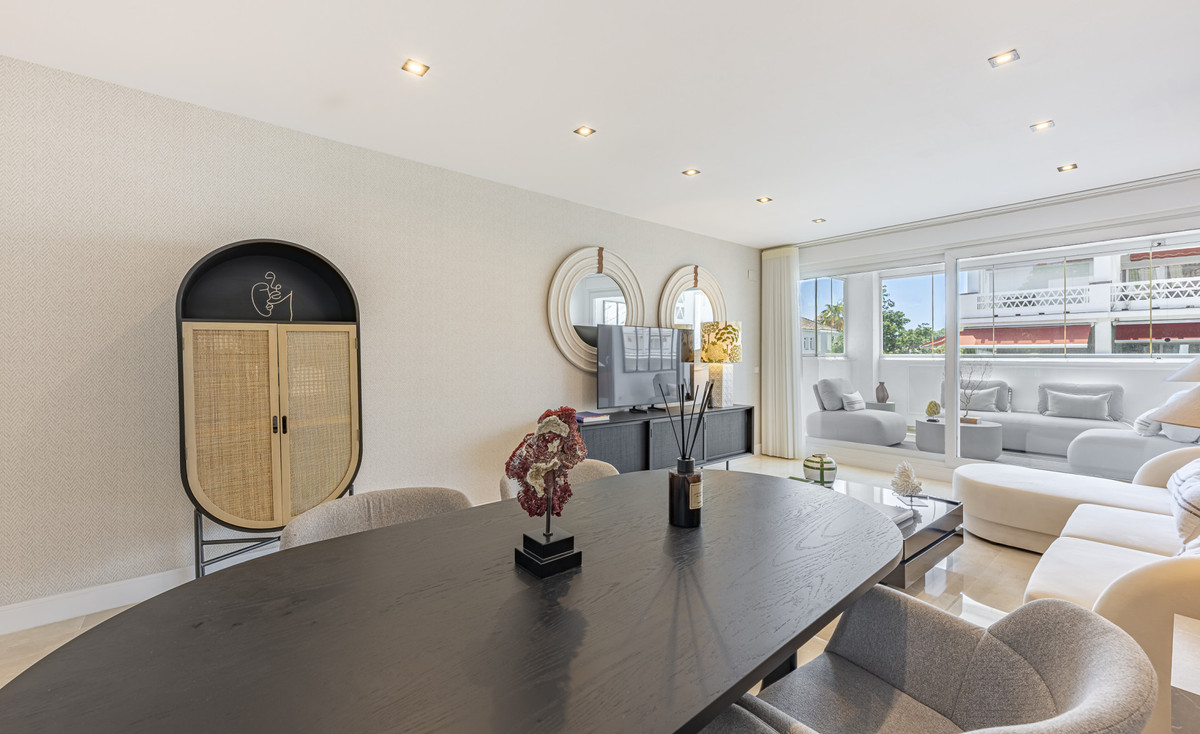 2 Bed Apartment for sale in The Golden Mile Costa Del Sol, Málaga, Spain