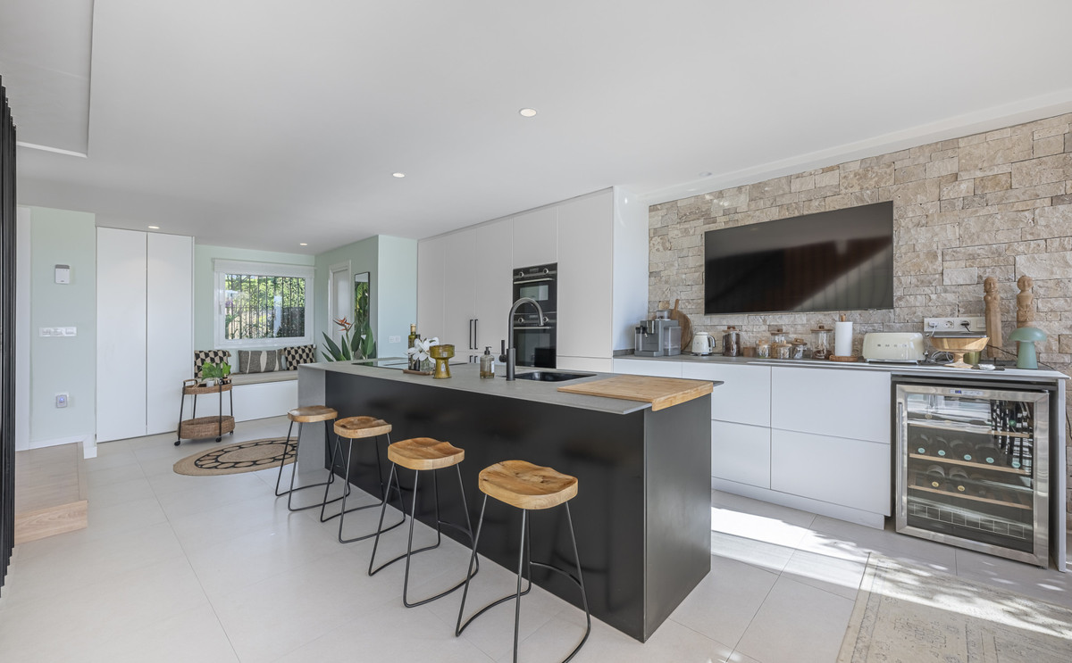 4 Bed Townhouse for sale in The Golden Mile Costa Del Sol, Málaga, Spain