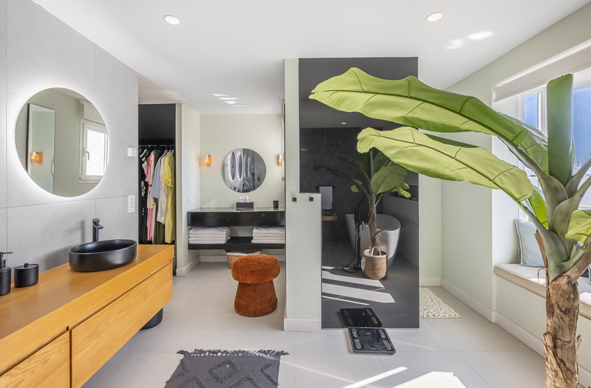 4 Bed Townhouse for sale in The Golden Mile Costa Del Sol, Málaga, Spain