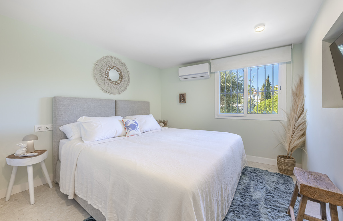 4 Bed Townhouse for sale in The Golden Mile Costa Del Sol, Málaga, Spain