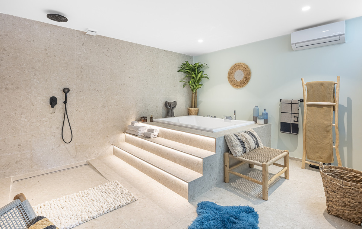 4 Bed Townhouse for sale in The Golden Mile Costa Del Sol, Málaga, Spain