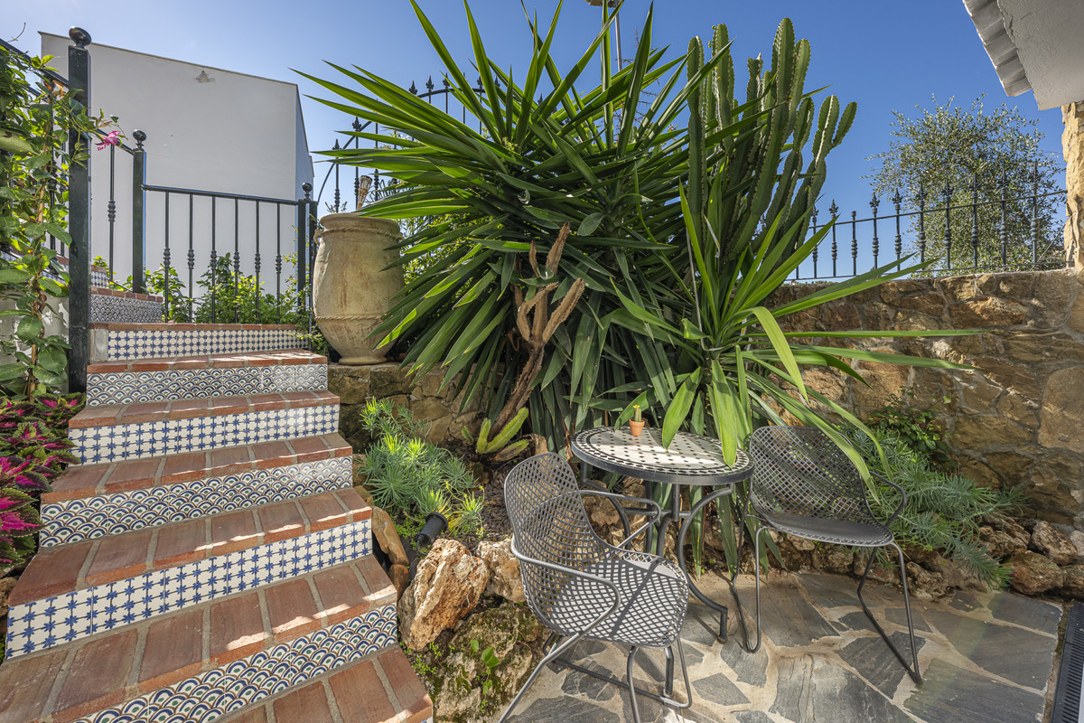 4 Bed Townhouse for sale in The Golden Mile Costa Del Sol, Málaga, Spain