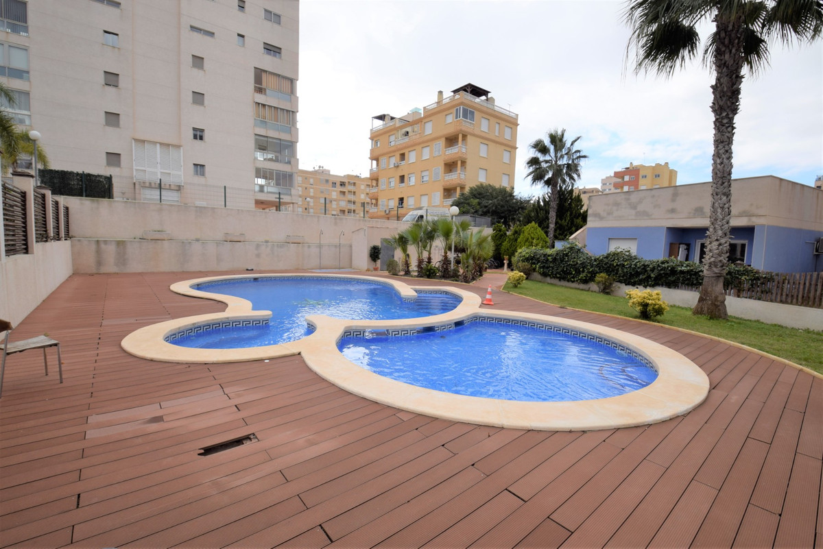 Se vende Apartamento Planta Media de 2 dormitorios en Costa Blanca, Alicante, España